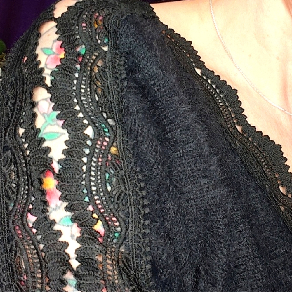 :S/M: Vintage ee:some Black Long Raglan Sleeved Mohair Style Sweater.